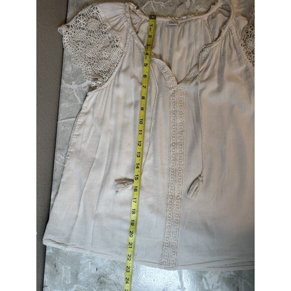 Old Navy Women’s Relaxed Tie Neck Crochet Lace Sleeve Blouse Peasant XS White - Picture 8 of 8